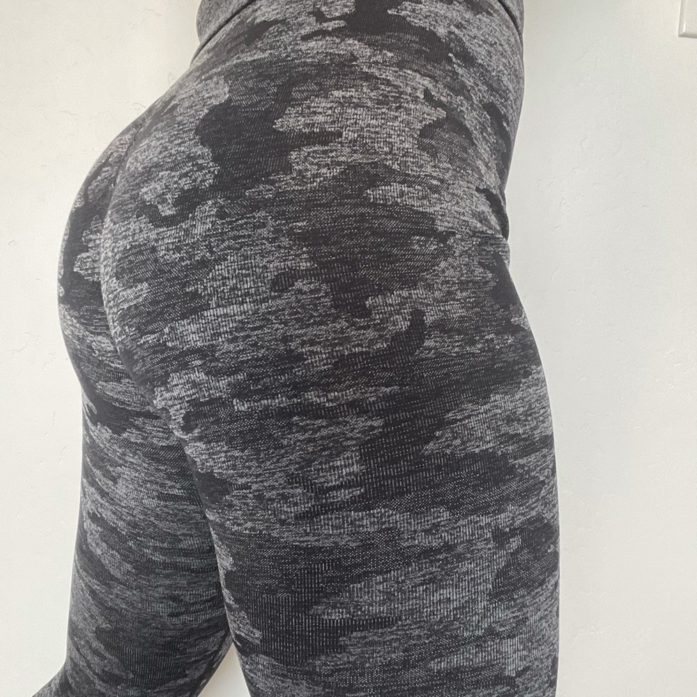 Gymshark camo seamless black leggings size medium worn twice